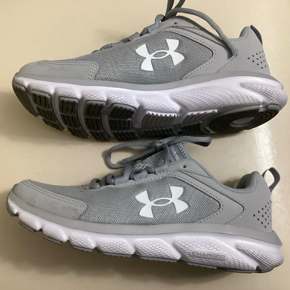 Under Armour running shoes sneakers 6.5